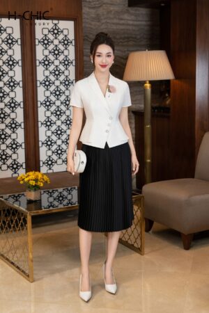 Áo ký giả trắng 3 cúc chéo kèm chân váy dập ly