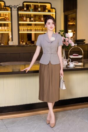 Set ký giả kẻ nâu cổ sam túi ốp